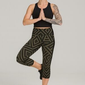 Lululemon Chevron Fatigue Clip-In Crop pants Green 4